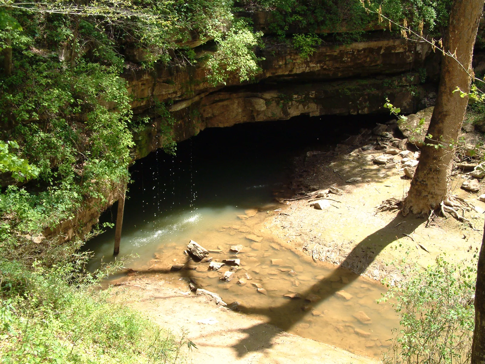 caves with underground rivers usa