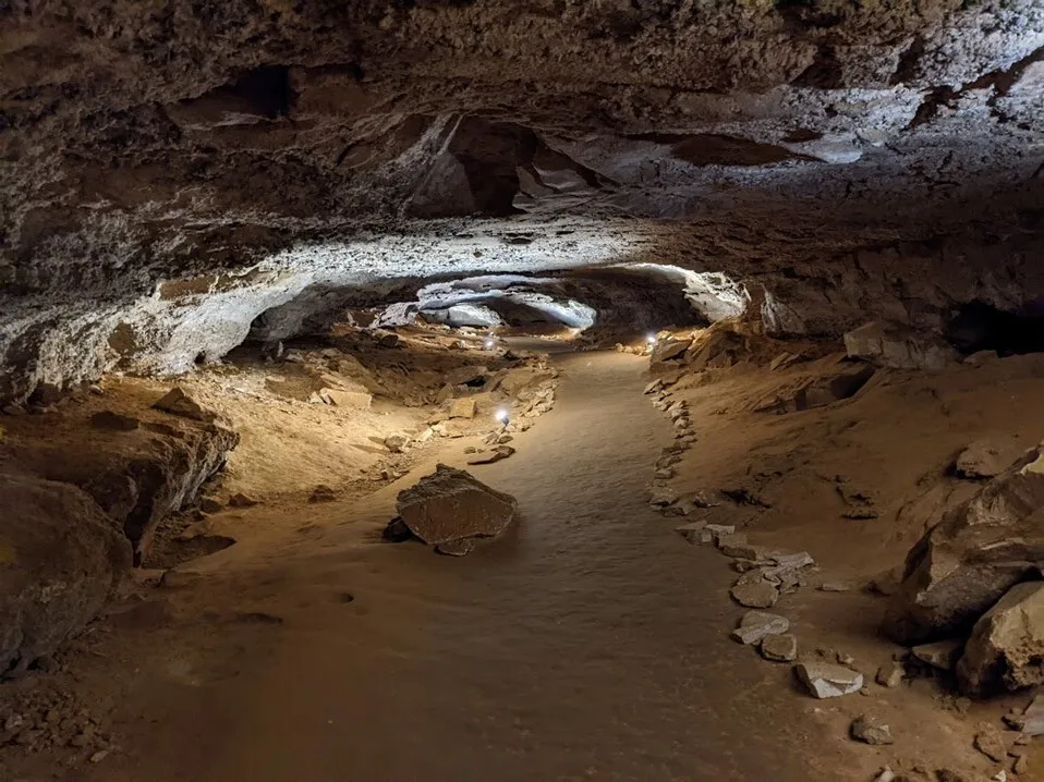 popular caves USA